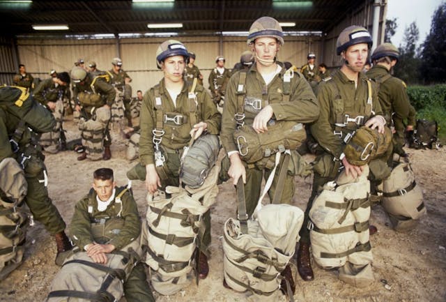 IDF Paratroopers, 1992 (IDF Spokesperson's Unit, Wikimedia Commons)