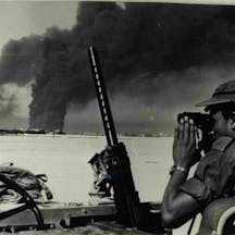 Israeli soldier observing Suez after Operation Avuka (Israeli State Archive, Wikimedia Commons) Israeli soldier observing Suez after Operation Avuka (Israeli State Archive, Wikimedia Commons)