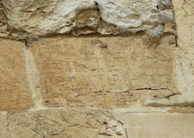 The Antonine inscription, the Temple Mount, Huldah Double Gates, Jerusalem (Orest2000, Wikimedia Commons) The Antonine inscription, the Temple Mount, Huldah Double Gates, Jerusalem (Orest2000, Wikimedia Commons)