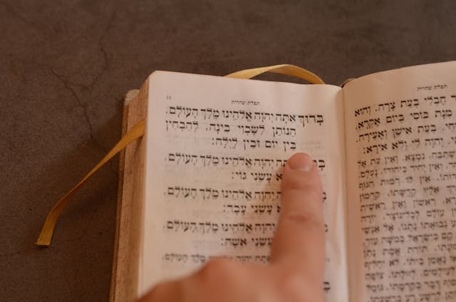 Hebrew prayerbook showing morning blessings