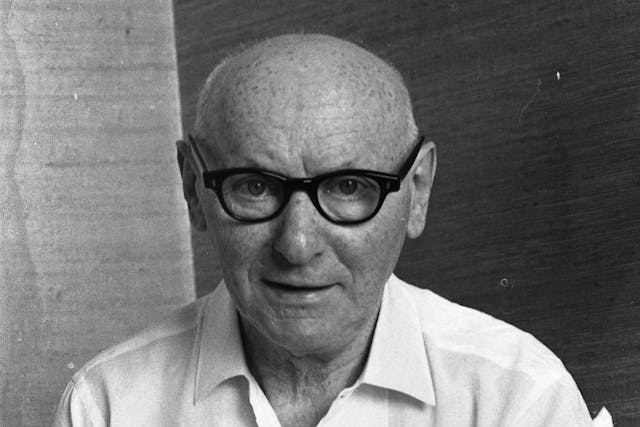Isaac Bashevis Singer (Israel Press and Photo Agency, Wikimedia Commons)