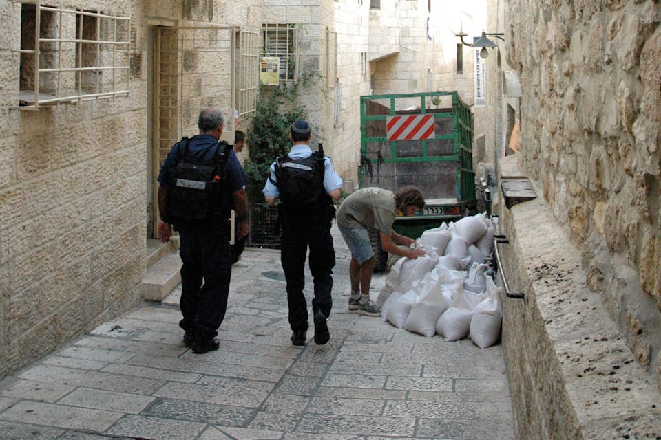 Old Jerusalem, Jewish Quarter, Or Ha-Hayim street (Joe Goldberg, Wikimedia Commons)