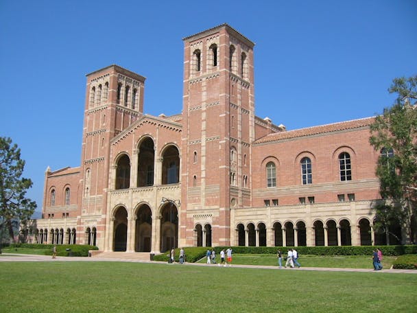 Royce Hall, University of California, Los Angeles (Satyriconi, Wikimedia Commons)