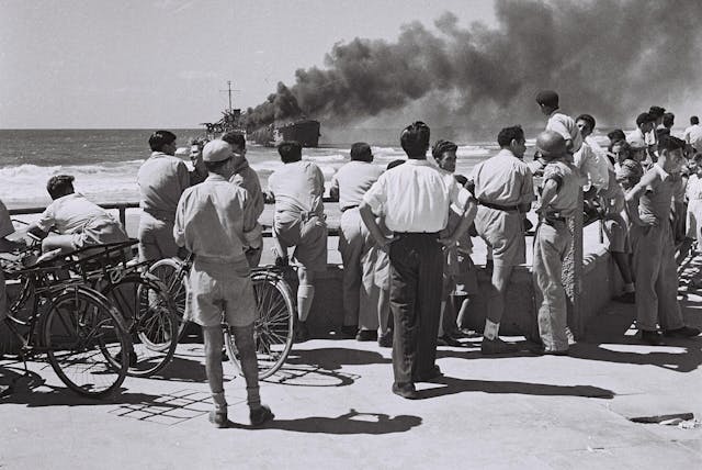 Watching the Altalena burn. (Israel Government Press Office via Wikimedia.)