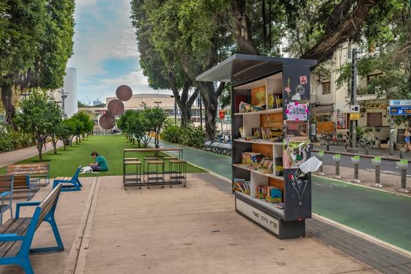 Rothschild Boulevard with street library and the Habima Square in Tel Aviv (Shutterstock) Rothschild Boulevard with street library and the Habima Square in Tel Aviv (Shutterstock)