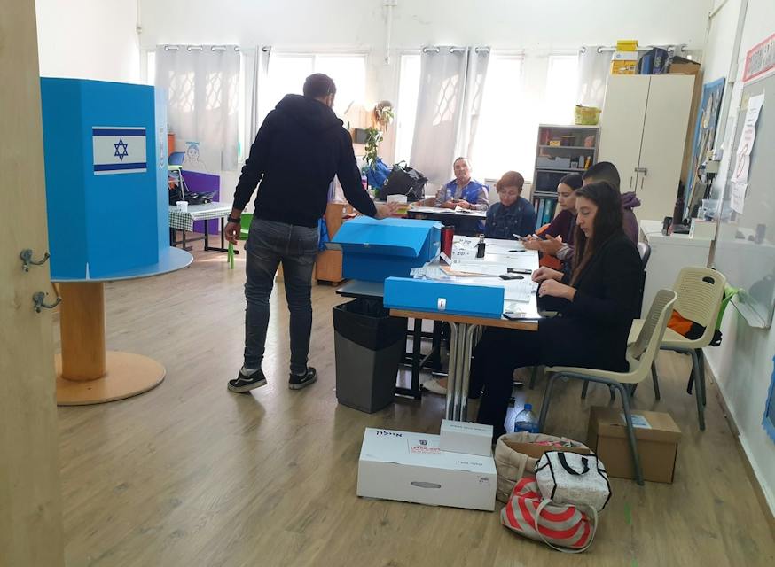 Voting in Holon, Israel (Shutterstock)