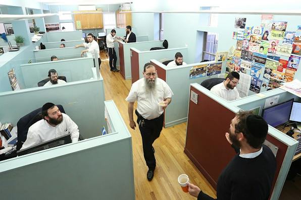 Merkos L'Inyonei Chinuch, Brooklyn, NY (Bentzi Sasson via Wikimedia) Merkos L'Inyonei Chinuch, Brooklyn, NY (Bentzi Sasson via Wikimedia)