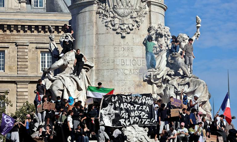 Demonstration in Paris, October 2026 (FreCha via Wikimedia) Demonstration in Paris, October 2026 (FreCha via Wikimedia)