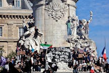 Demonstration in Paris, October 2026 (FreCha via Wikimedia)