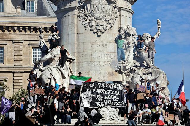 Demonstration in Paris, October 2026 (FreCha via Wikimedia)