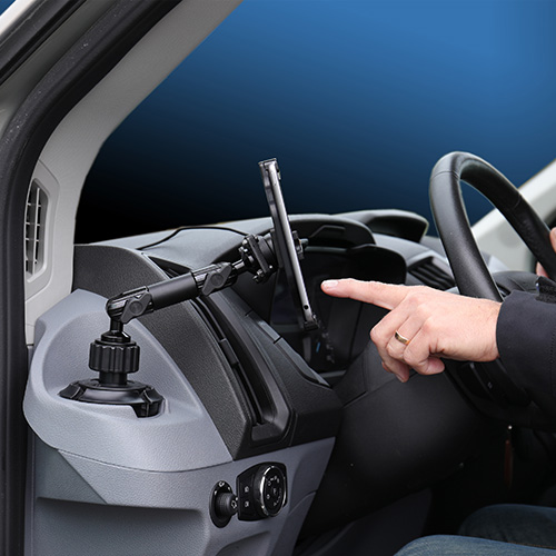 Arbeitsplatz im Fahrzeug Ergonomischer Arbeitsplatz mit Brodit Halterung fuer effiziente Prozesse