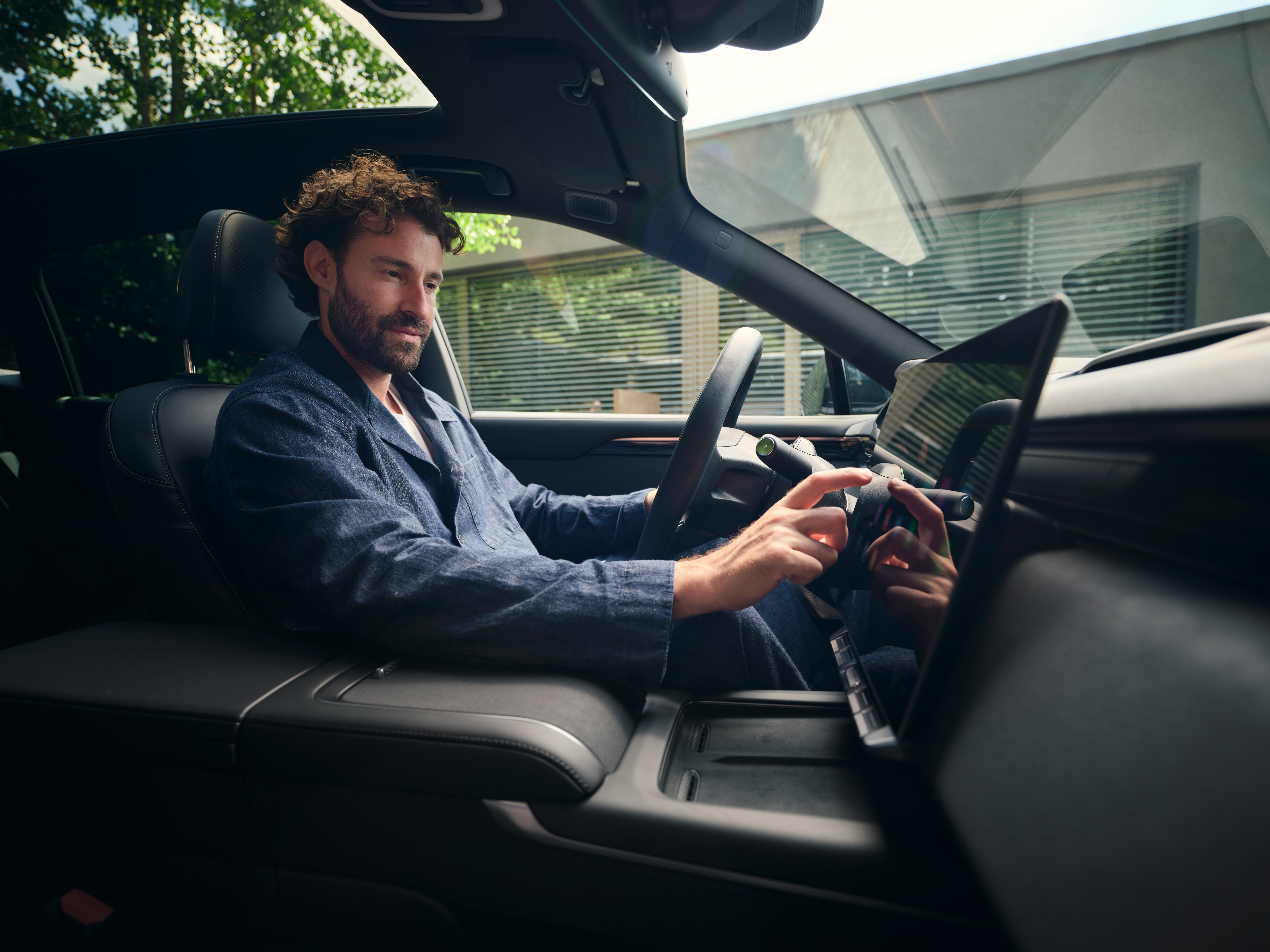 Zeekr 7X - An SUV that intuitively adapts to your life.