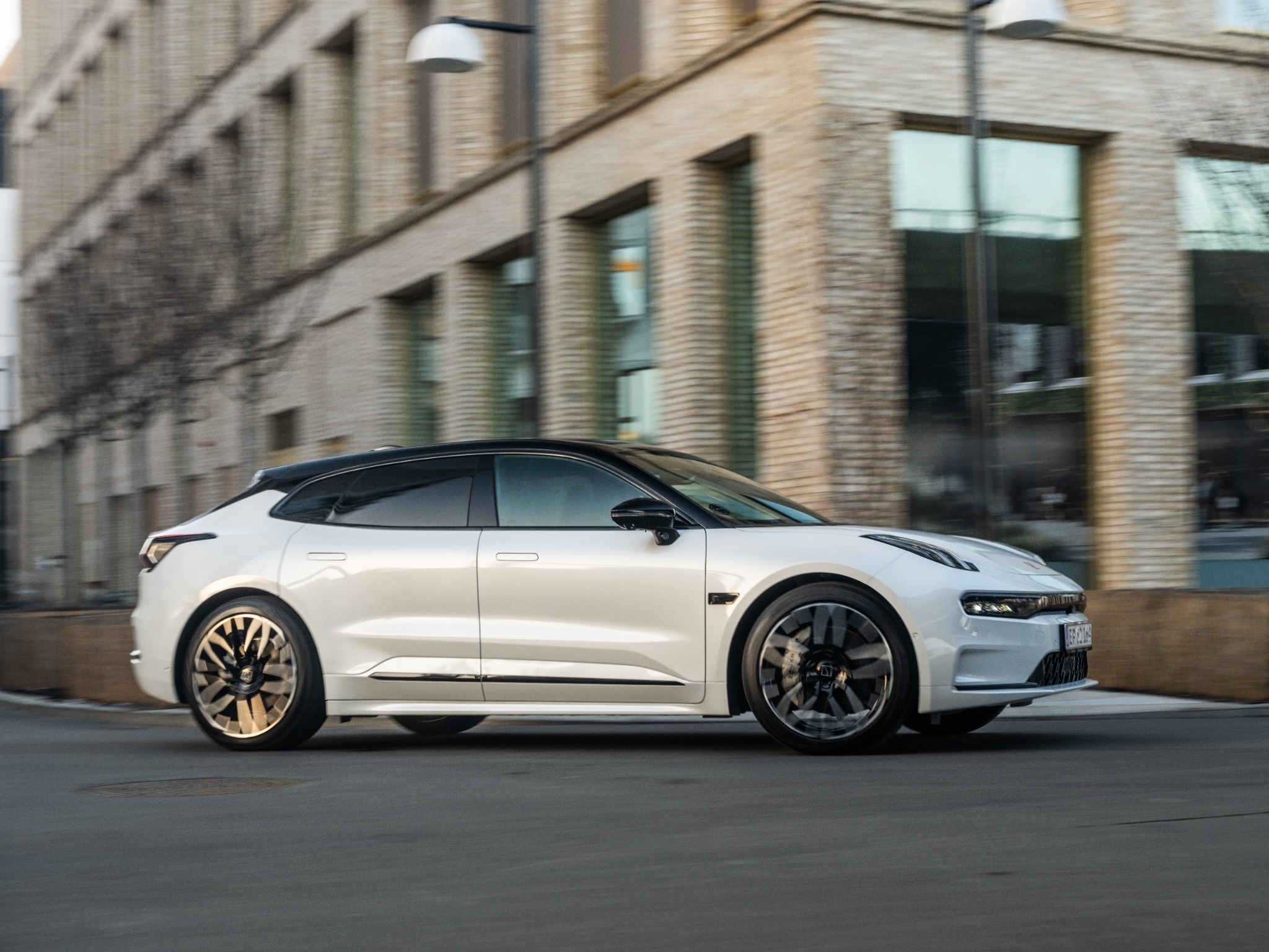 Zeekr 001 shooting brake — dinamičen pogled