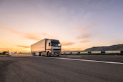 Come si guida un camion: i consigli per evitare pericoli 