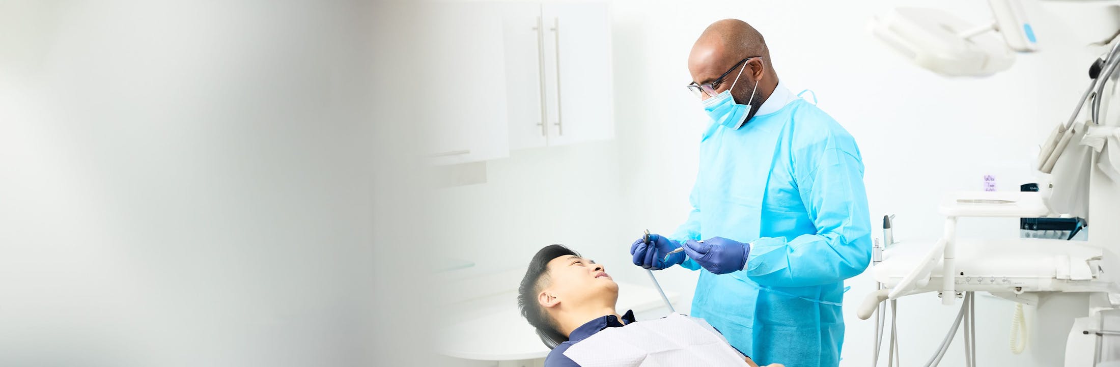 dr sinada speaking to patient