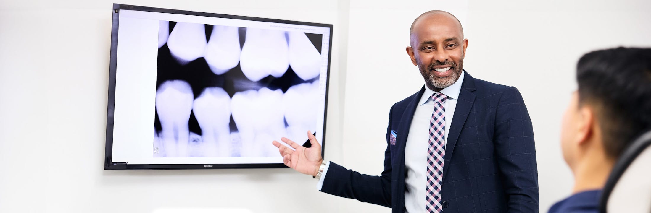 dr sinada showing client his x-rays