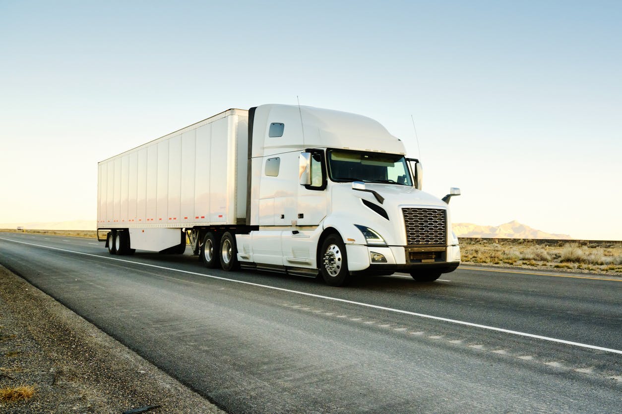 A Guide to Semi-Truck Blind Spots and No-Zones