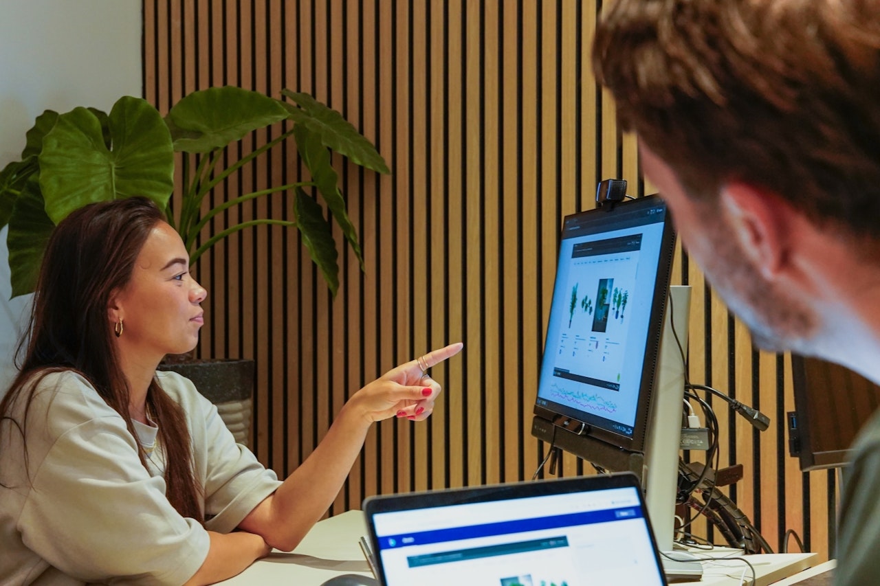 Participant looks at own recording and gives neuro feedback