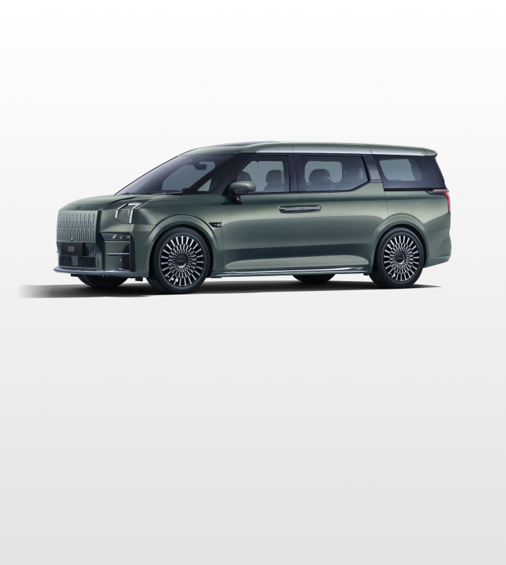 Side view of the Zeekr 009 luxury electric MPV in Mineral Green, featuring a bold grille, aerodynamic design, and premium alloy wheels.