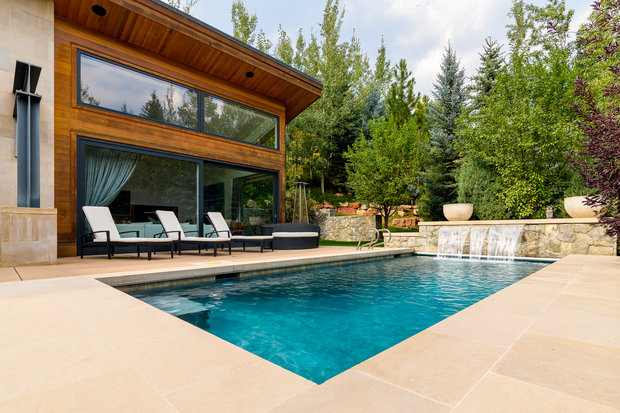 Make a Splash This Summer: Rent a Vacation Home With a Pool