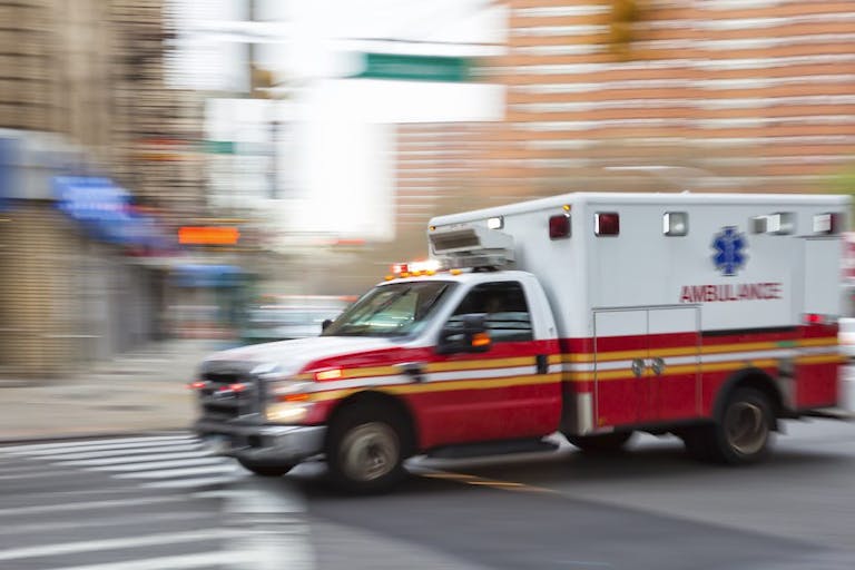 Photo: B&M Noskowski/MACIEJ NOSKOWSKI (Getty Images) Blurred image of an ambulance on a city street