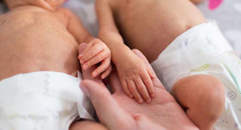 twins-preemies-newborns-premature