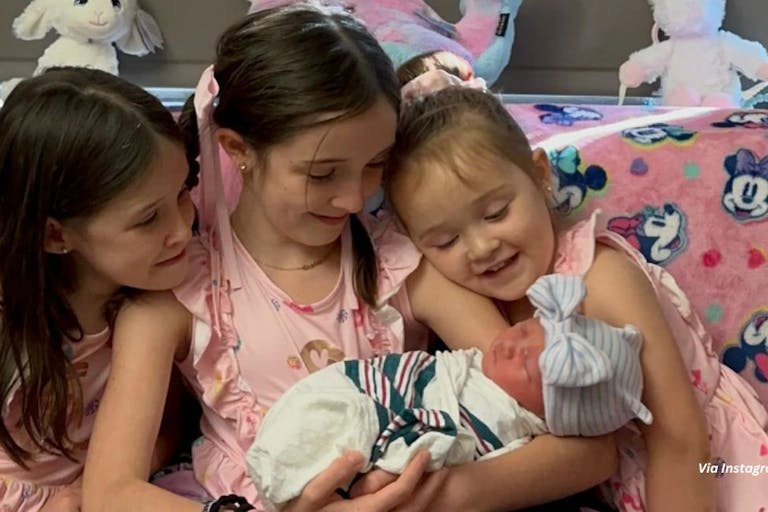 birth, sisters, daughters, same date