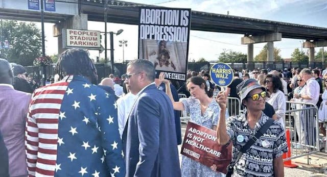 Protesting outside DNC – Photo: Live Action Protesting outside DNC – Photo: Live Action
