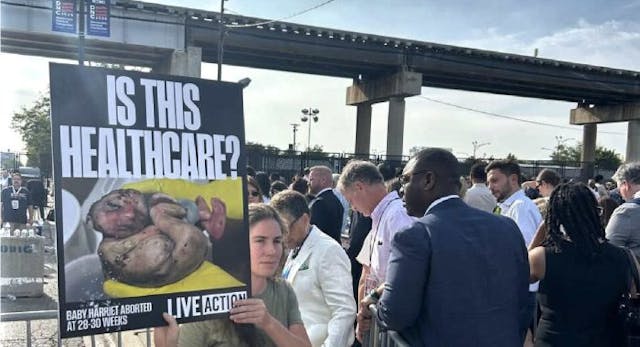 Protesting outside DNC – Photo: Live Action Protesting outside DNC – Photo: Live Action