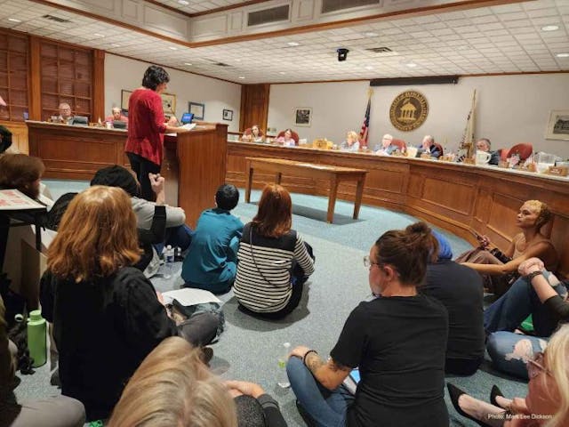 Quincy ordinance hearing with packed house (Photo: Mark Lee Dickson) ‘Personally pro-life’ council members vote to reject ‘Sanctuary City for the Unborn’ ordinance in Illinois image