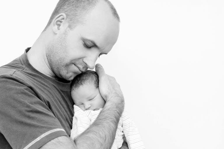 dad-newborn-bw