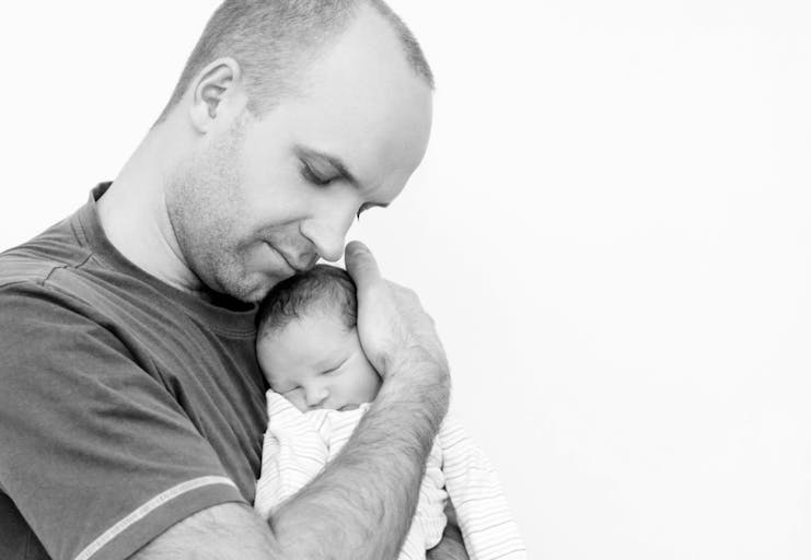 dad-newborn-bw