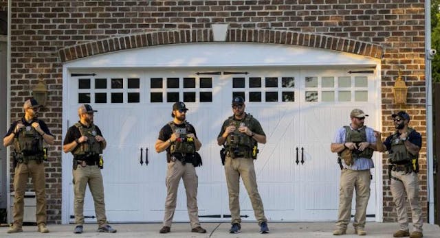 ALEXANDRIA, VIRGINIA – JUNE 27: U.S. Marshals stand guard as abortion rights protesters demonstrate outside Supreme Court Justice Samuel Alito’s home on June 27, 2022 in Alexandria, Virginia. The court’s decision in Dobbs v Jackson Women’s Health overturned the landmark 50-year-old Roe v Wade case and erased a federal right to an abortion. (Photo by Tasos Katopodis/Getty Images) ALEXANDRIA, VIRGINIA – JUNE 27: U.S. Marshals stand guard as abortion rights protesters demonstrate outside Supreme Court Justice Samuel Alito’s home on June 27, 2022 in Alexandria, Virginia. The court’s decision in Dobbs v Jackson Women’s Health overturned the landmark 50-year-old Roe v Wade case and erased a federal right to an abortion. (Photo by Tasos Katopodis/Getty Images)