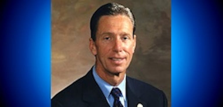 stephen-lynch-front