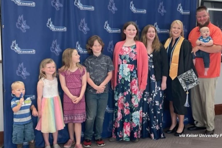 mother of 7 graduates college