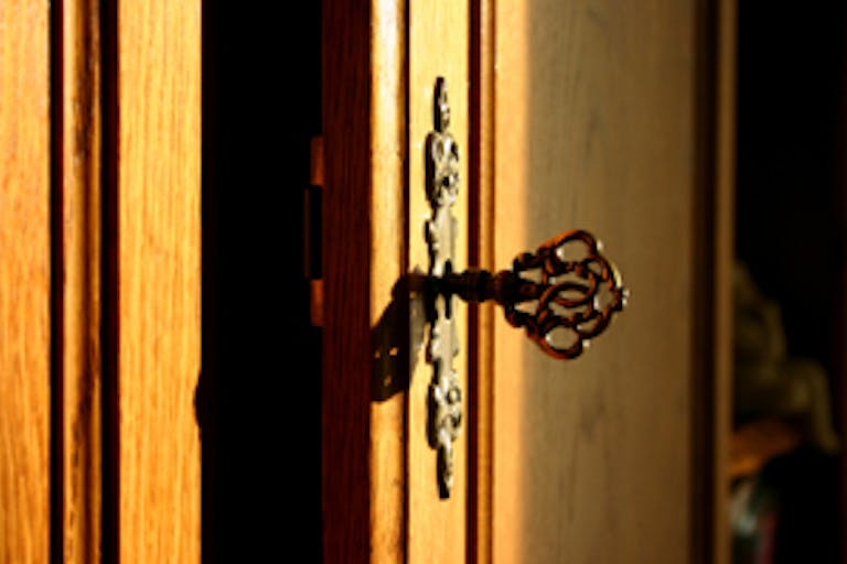 closet_door_with_key