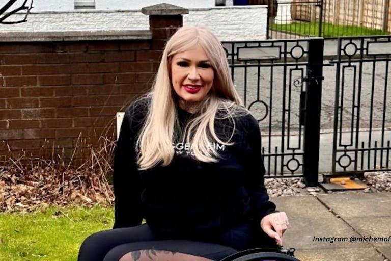 Instagram @michemoffatt