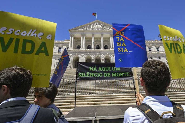 “Silent demonstration” Against The Legalization Of Euthanasia In Portugal