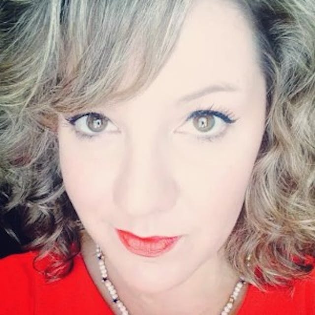 Deanna Wallace. deanna headshot