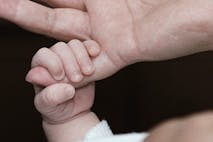 baby-hand-fingers