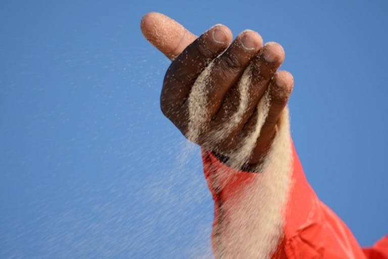 hand-sand