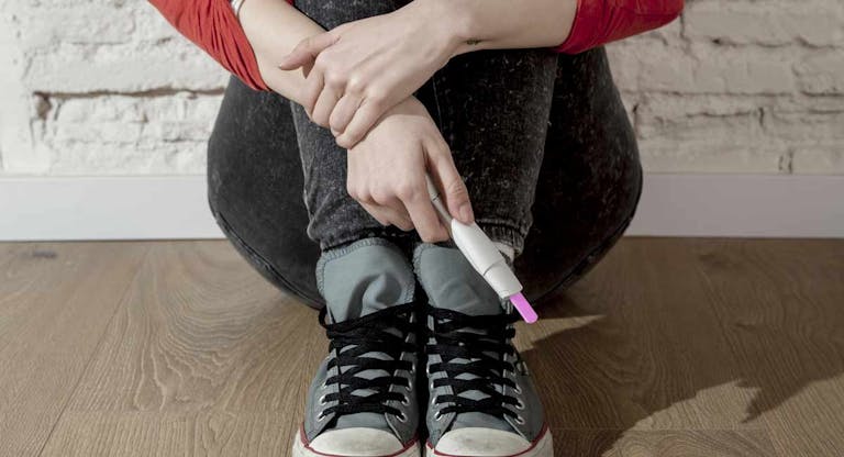 teen-pregnancy-girl-positive