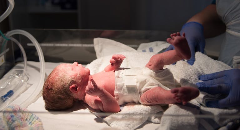 shutterstock_1214759863 newborn
