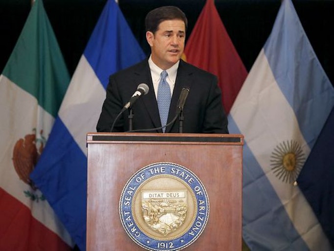 http://www.usatoday.com/story/news/nation/2015/06/04/arizona-abortion-law-planned-parenthood/28476789/