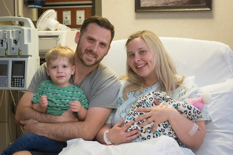 Mom who chose to carry terminally ill daughter to term to donate organs has given birth featured image