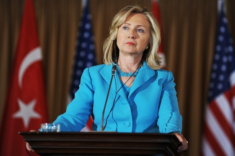 clinton-kisa kuyruk-Shutterstock.com