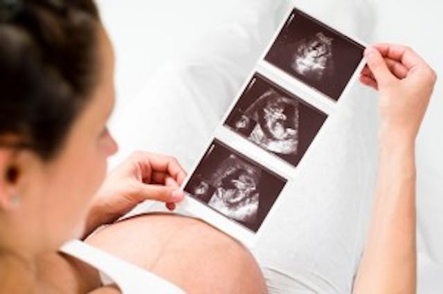 pregnant-ultrasound-fetus