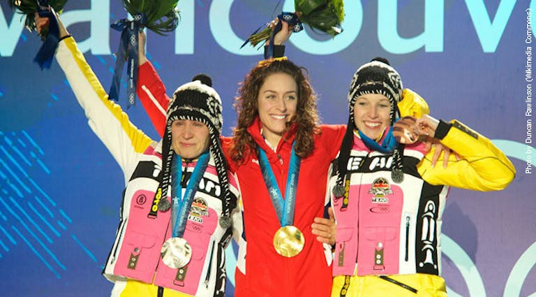 1280px-Kerstin_Szymkowiak_Amy_Williams_and_Anja_Huber2