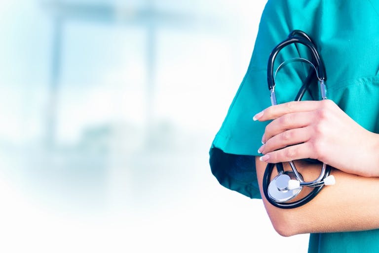 Female Doctor holding a stetoschope in her hands