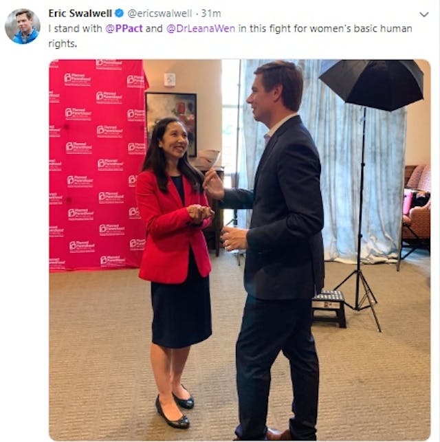 Eric Swalwell June 2019 We Decide Forum w/ Planned Parenthood (Image: Twitter) Image: Eric Swalwell June 2019 We Decide Forum w/ Planned Parenthood (Image: Twitter)
